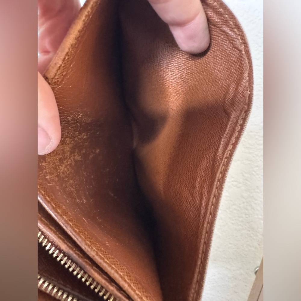 EXCELLENT Louis Vuitton Brown and Gold Monogram Clutch - Picture 8 of 8